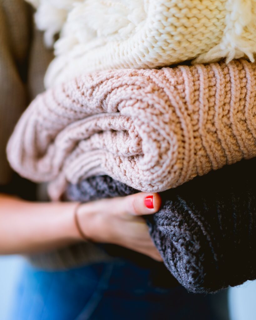 femme pull en laine matières qui tiennent chaud