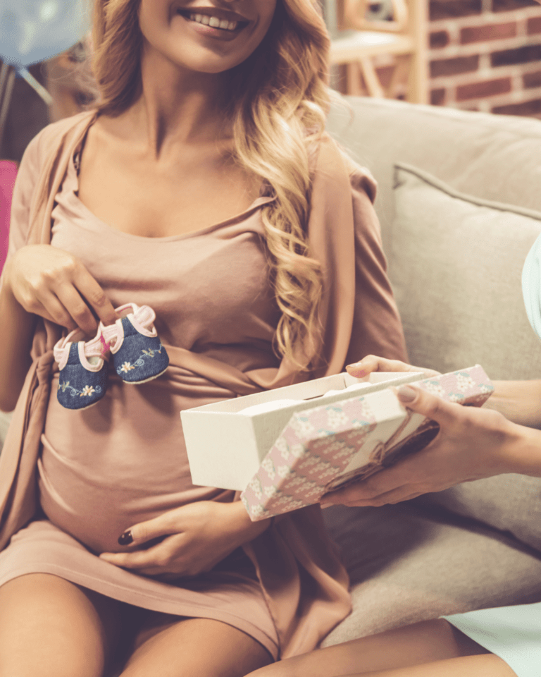 femme enceinte cadeaux de naissance bébé
