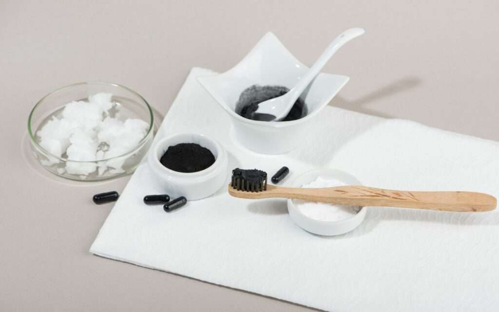 brosse à dents en bambou, avec charbon et huile de coco