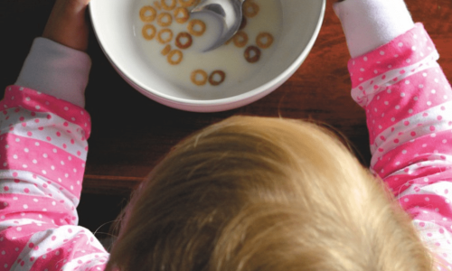 enfant bol de céréales éco-responsbailité repas des enfants