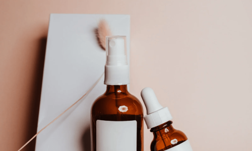 2 flacons étiquettes produits de beauté